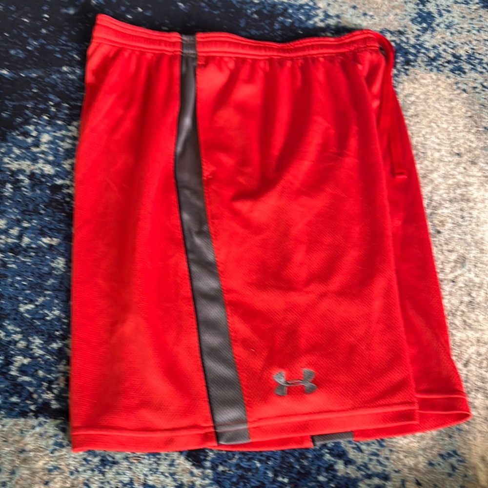 Men’s Under Armour athletic shorts.  Gently used. Sz med.